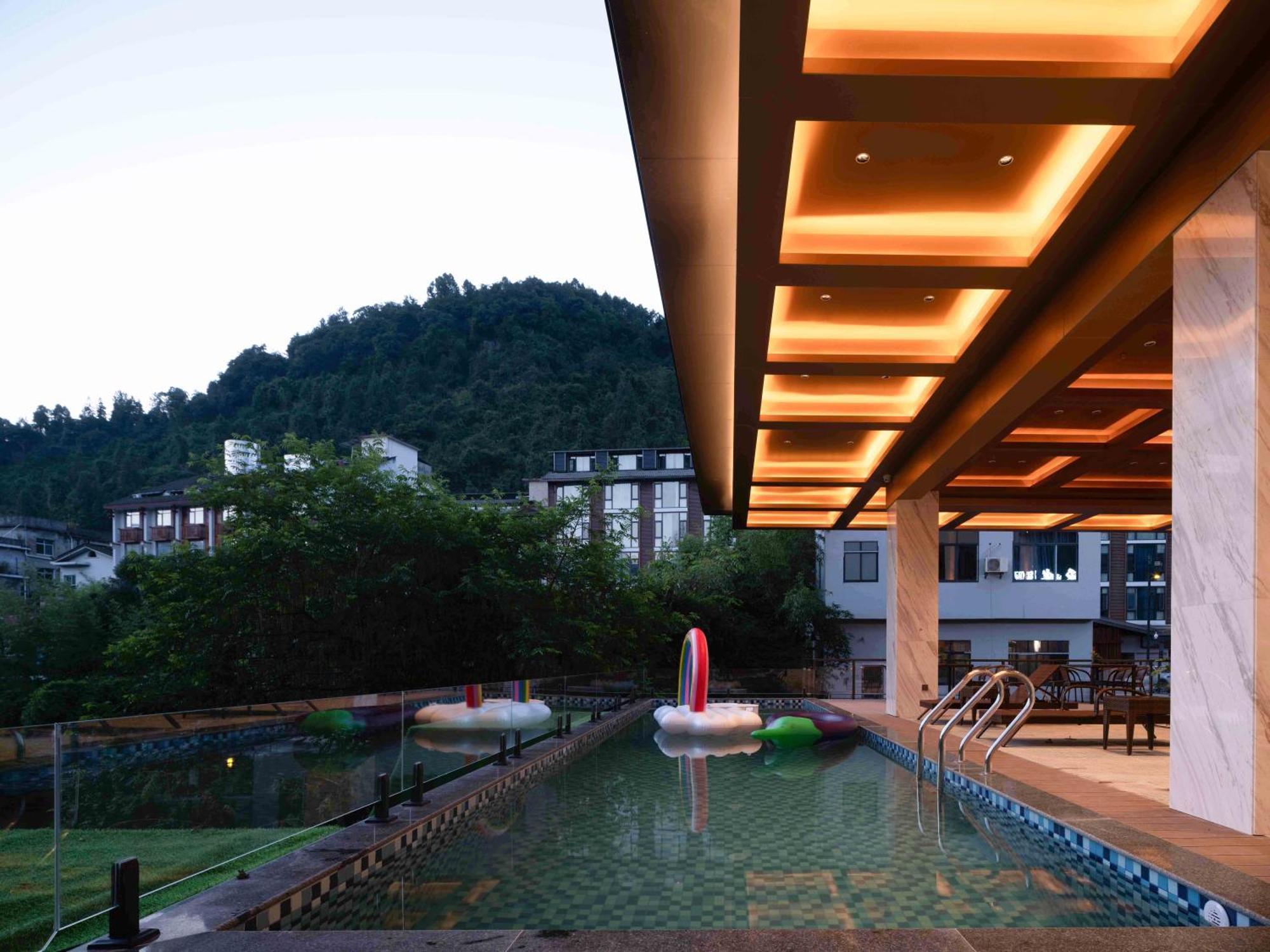 Zhangjiajie Utopia Hotel--Free One Way Pick Up Service Over 2 Nights Buitenkant foto